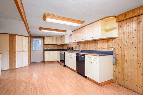 11901 Kalamalka Road, Coldstream, BC - Indoor Photo Showing Kitchen