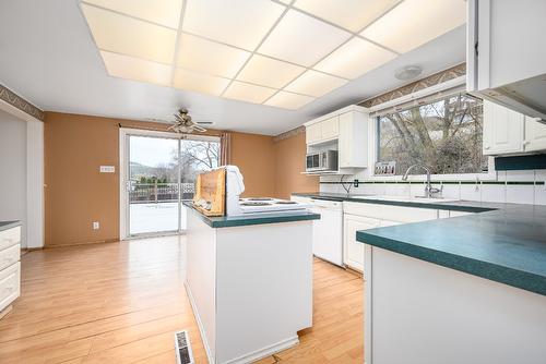 11901 Kalamalka Road, Coldstream, BC - Indoor Photo Showing Kitchen