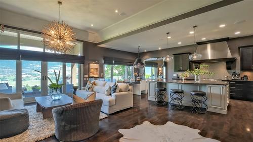 1749 Capistrano Drive, Kelowna, BC - Indoor Photo Showing Living Room