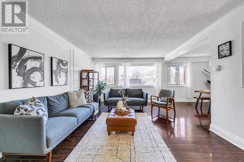 143 Silas Hill Drive, Toronto, ON - Indoor Photo Showing Living Room