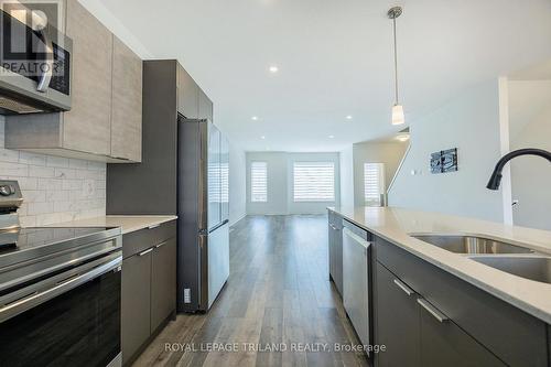 36 - 1781 Henrica Avenue, London, ON - Indoor Photo Showing Kitchen With Double Sink With Upgraded Kitchen