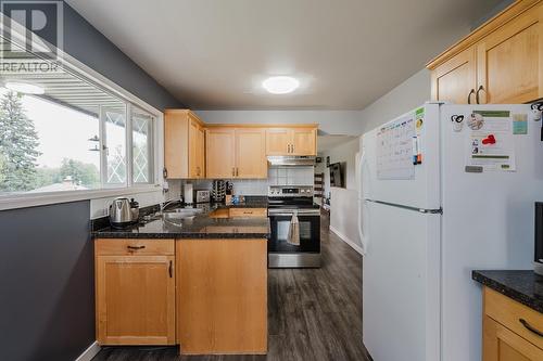 4247 Highland Drive, Prince George, BC - Indoor Photo Showing Kitchen