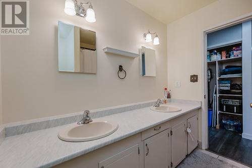 4247 Highland Drive, Prince George, BC - Indoor Photo Showing Bathroom