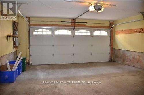 17 - 2340 Parkhaven Boulevard, Oakville (Uptown Core), ON - Indoor Photo Showing Garage