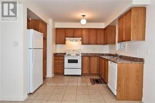 17 - 2340 Parkhaven Boulevard, Oakville (Uptown Core), ON - Indoor Photo Showing Kitchen