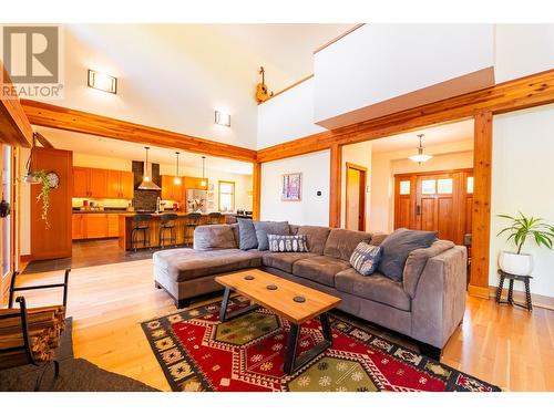 2442 Perrier  Lane, Nelson, BC - Indoor Photo Showing Living Room