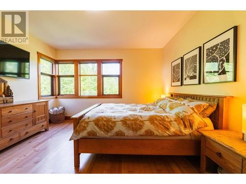 2442 Perrier  Lane, Nelson, BC - Indoor Photo Showing Bedroom