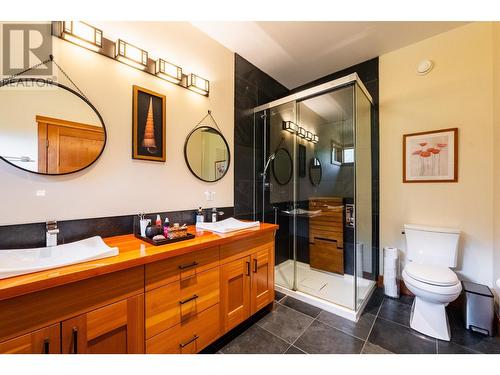 2442 Perrier  Lane, Nelson, BC - Indoor Photo Showing Bathroom