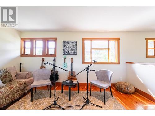 2442 Perrier  Lane, Nelson, BC - Indoor Photo Showing Living Room