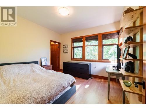 2442 Perrier  Lane, Nelson, BC - Indoor Photo Showing Bedroom