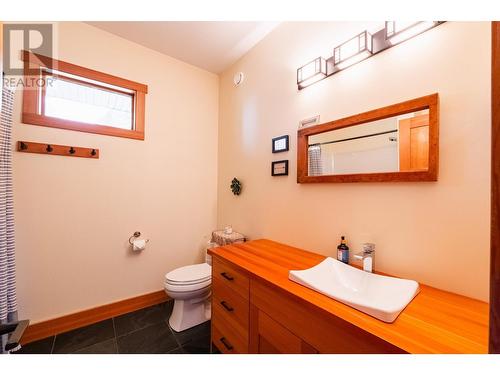 2442 Perrier  Lane, Nelson, BC - Indoor Photo Showing Bathroom