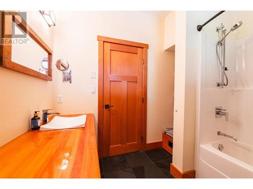 2442 Perrier  Lane, Nelson, BC - Indoor Photo Showing Bathroom