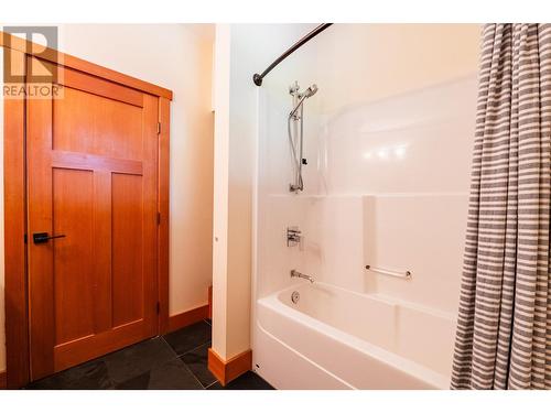 2442 Perrier  Lane, Nelson, BC - Indoor Photo Showing Bathroom