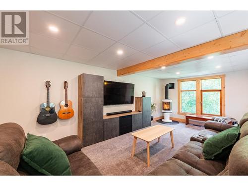 2442 Perrier  Lane, Nelson, BC - Indoor Photo Showing Living Room