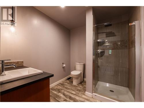 2442 Perrier  Lane, Nelson, BC - Indoor Photo Showing Bathroom