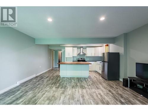 2442 Perrier  Lane, Nelson, BC - Indoor Photo Showing Kitchen