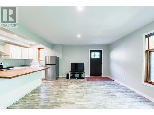 2442 Perrier  Lane, Nelson, BC - Indoor Photo Showing Kitchen