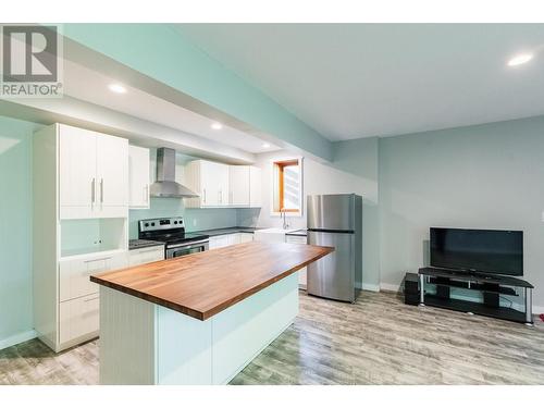 2442 Perrier  Lane, Nelson, BC - Indoor Photo Showing Kitchen