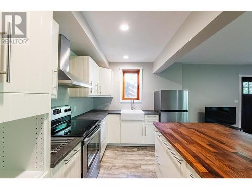 2442 Perrier  Lane, Nelson, BC - Indoor Photo Showing Kitchen