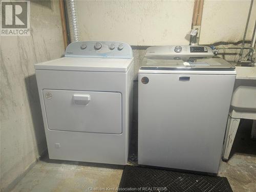 15 Stroud Crescent, London, ON - Indoor Photo Showing Laundry Room