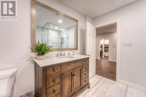 2141 Caroline Street Unit# 14, Burlington, ON - Indoor Photo Showing Bathroom