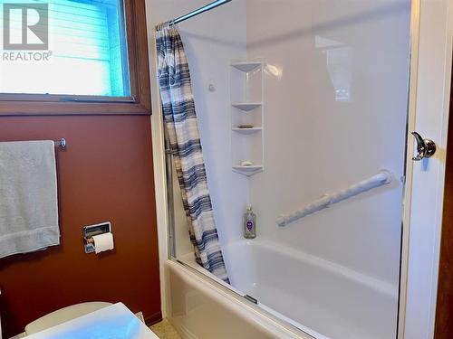 118 Brantford Crescent Nw, Calgary, AB - Indoor Photo Showing Bathroom