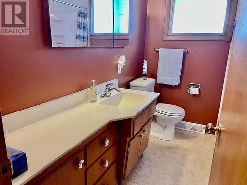 118 Brantford Crescent Nw, Calgary, AB - Indoor Photo Showing Bathroom