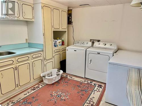 118 Brantford Crescent Nw, Calgary, AB - Indoor Photo Showing Laundry Room