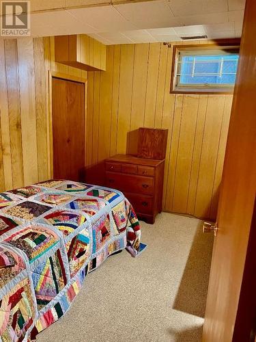 118 Brantford Crescent Nw, Calgary, AB - Indoor Photo Showing Bedroom