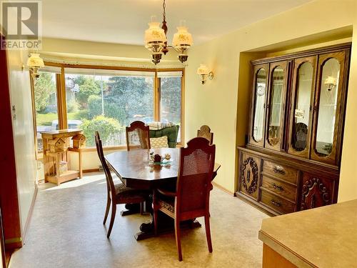 118 Brantford Crescent Nw, Calgary, AB - Indoor Photo Showing Dining Room