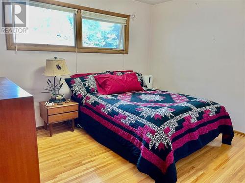 118 Brantford Crescent Nw, Calgary, AB - Indoor Photo Showing Bedroom