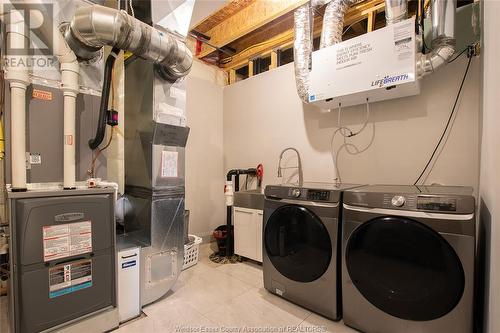 30 Augustus Court, Lasalle, ON - Indoor Photo Showing Laundry Room