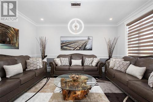 30 Augustus Court, Lasalle, ON - Indoor Photo Showing Living Room