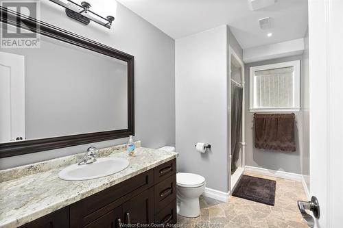 6 Katie, Kingsville, ON - Indoor Photo Showing Bathroom