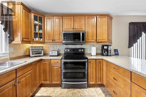 6 Katie, Kingsville, ON - Indoor Photo Showing Kitchen