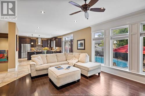 515 Huron, Lasalle, ON - Indoor Photo Showing Living Room