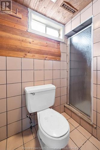 3726 Myrtle, Windsor, ON - Indoor Photo Showing Bathroom