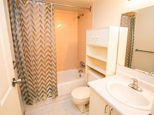 102-3215 Cowichan Lake Rd, Duncan, BC - Indoor Photo Showing Bathroom