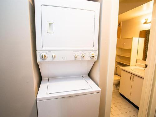 102-3215 Cowichan Lake Rd, Duncan, BC - Indoor Photo Showing Laundry Room