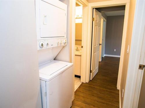 102-3215 Cowichan Lake Rd, Duncan, BC - Indoor Photo Showing Laundry Room