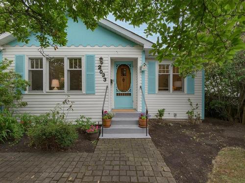 2033 Carrick St, Oak Bay, BC 