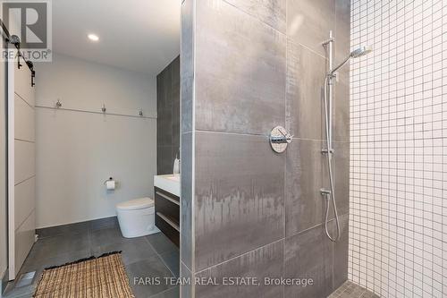 2904 20Th Side Road, New Tecumseth, ON - Indoor Photo Showing Bathroom