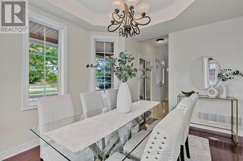 119 Watkins Glen Crescent, Aurora, ON - Indoor Photo Showing Dining Room