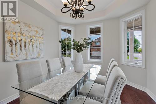 119 Watkins Glen Crescent, Aurora, ON - Indoor Photo Showing Dining Room