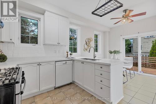 119 Watkins Glen Crescent, Aurora, ON - Indoor Photo Showing Kitchen With Double Sink