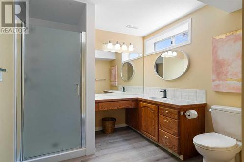 104 Christie Knoll Heights Sw, Calgary, AB - Indoor Photo Showing Bathroom