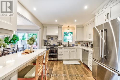 4274 Gayling Gardens, Mississauga, ON - Indoor Photo Showing Kitchen With Stainless Steel Kitchen With Upgraded Kitchen