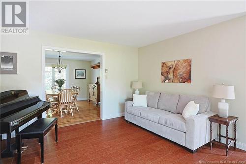 181 Woodlawn Lane, New Maryland, NB - Indoor Photo Showing Living Room