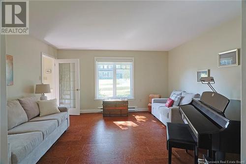 181 Woodlawn Lane, New Maryland, NB - Indoor Photo Showing Living Room