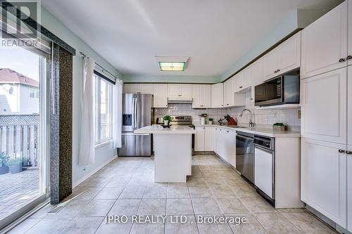 57 Seaside Circle, Brampton (Sandringham-Wellington), ON - Indoor Photo Showing Kitchen